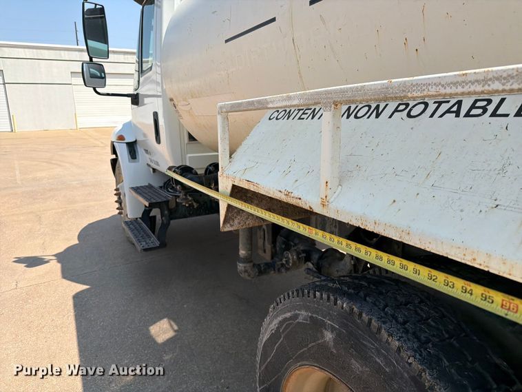 image for item FI0343 2005 International 4200 water truck