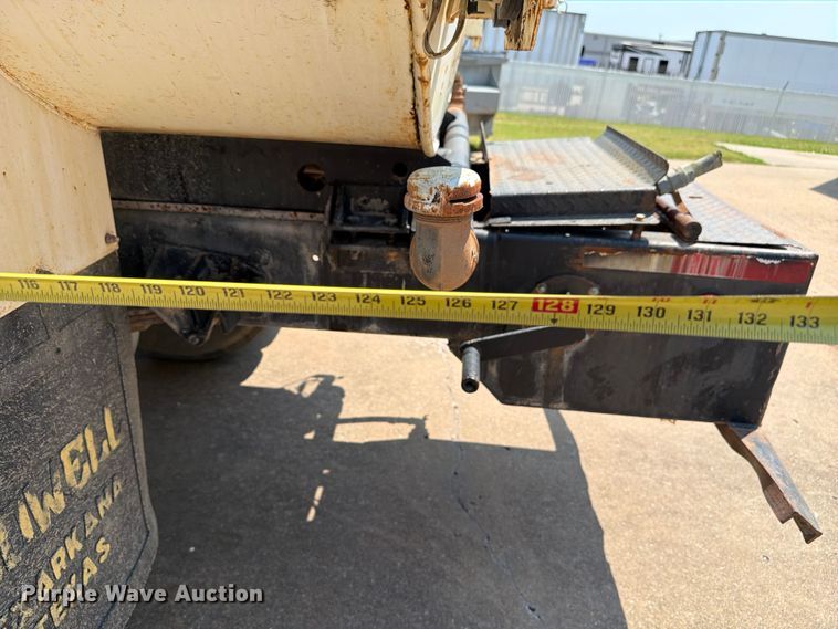 image for item FI0343 2005 International 4200 water truck