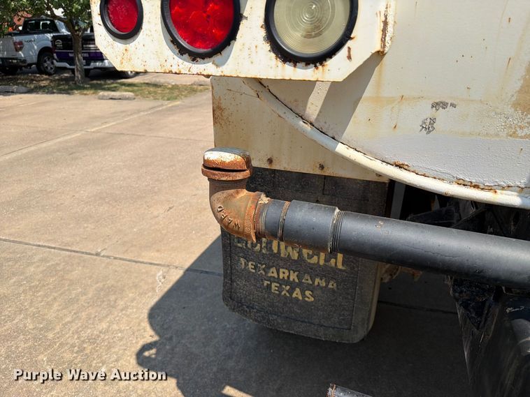 image for item FI0343 2005 International 4200 water truck