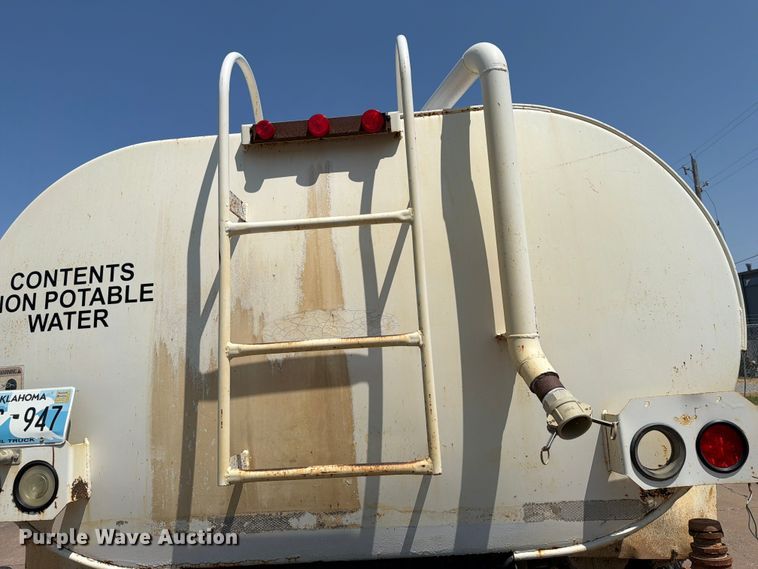 image for item FI0343 2005 International 4200 water truck