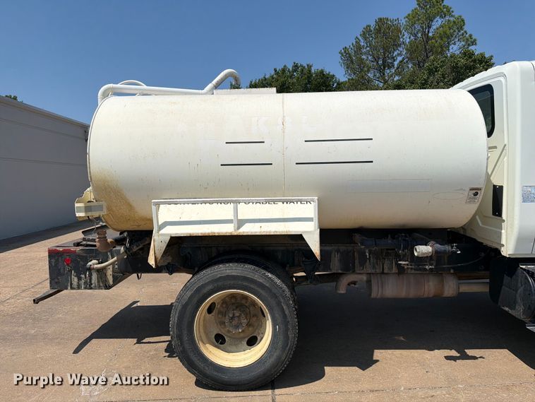 image for item FI0343 2005 International 4200 water truck