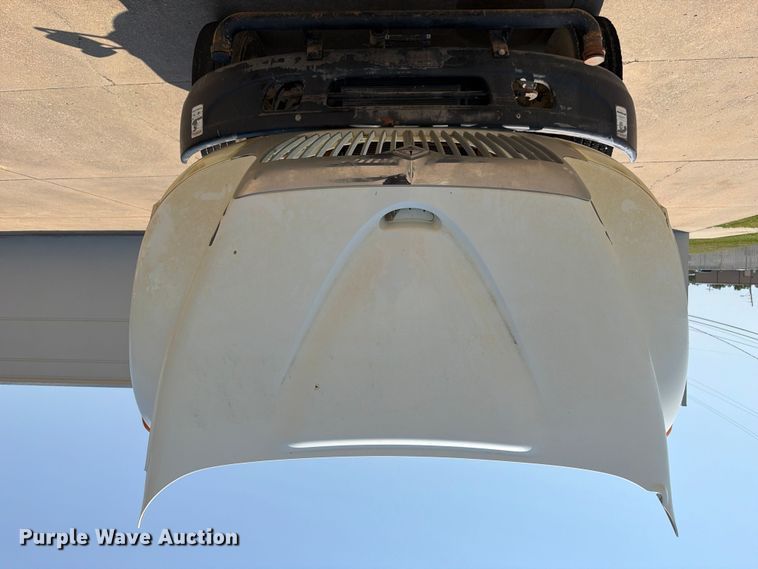 image for item FI0343 2005 International 4200 water truck
