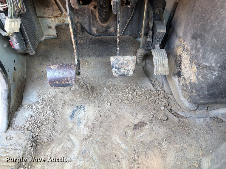image for item FI0343 2005 International 4200 water truck