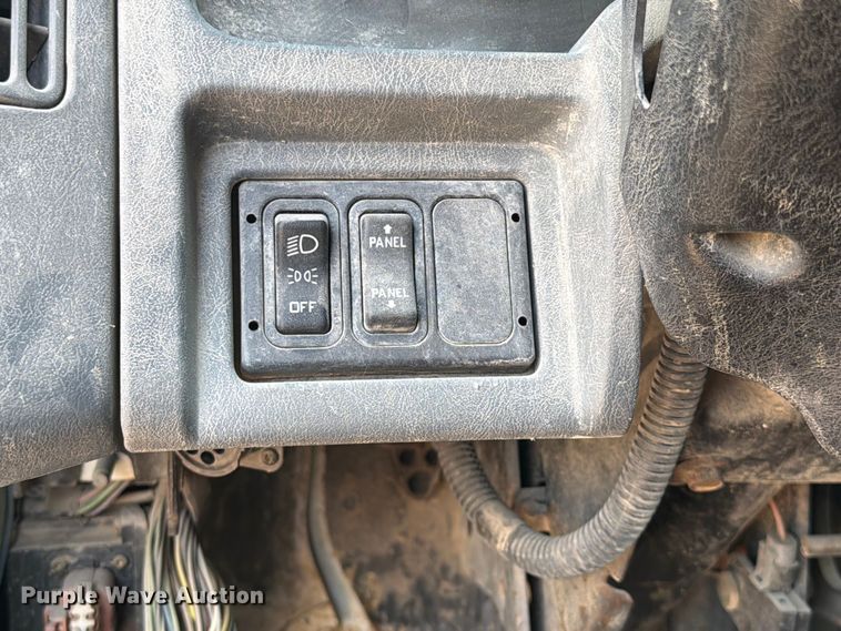 image for item FI0343 2005 International 4200 water truck