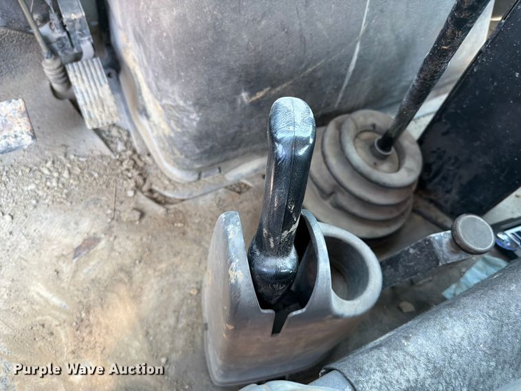 image for item FI0343 2005 International 4200 water truck