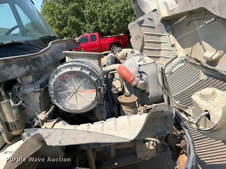 image for item FI0343 2005 International 4200 water truck