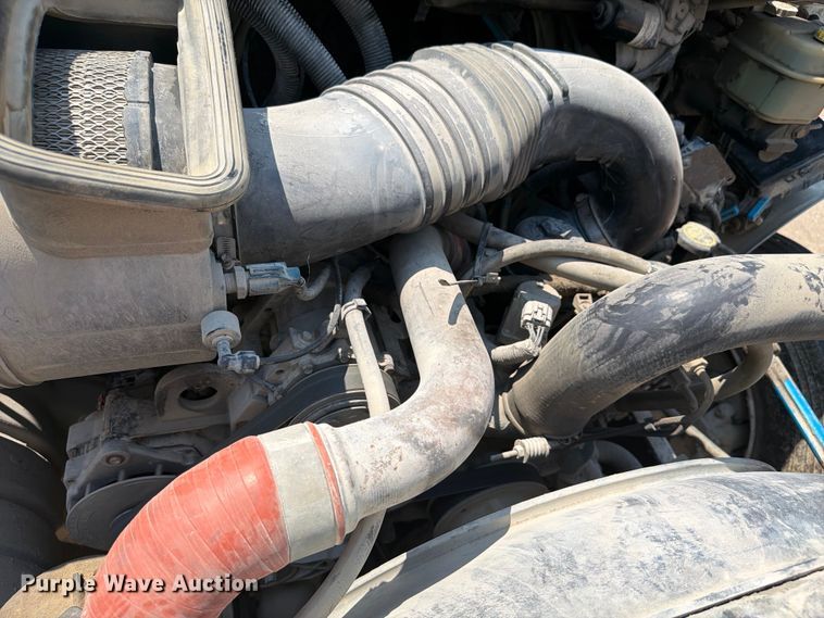 image for item FI0343 2005 International 4200 water truck