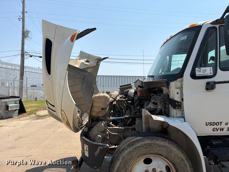 image for item FI0343 2005 International 4200 water truck