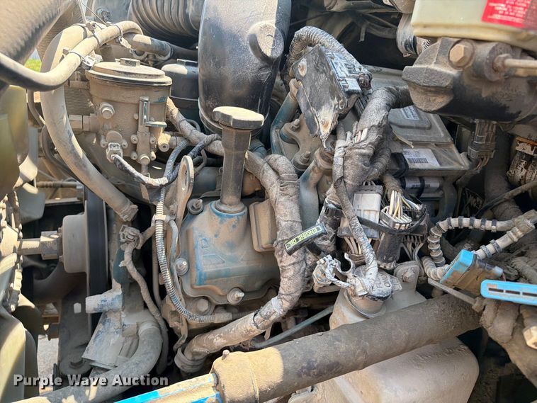 image for item FI0343 2005 International 4200 water truck