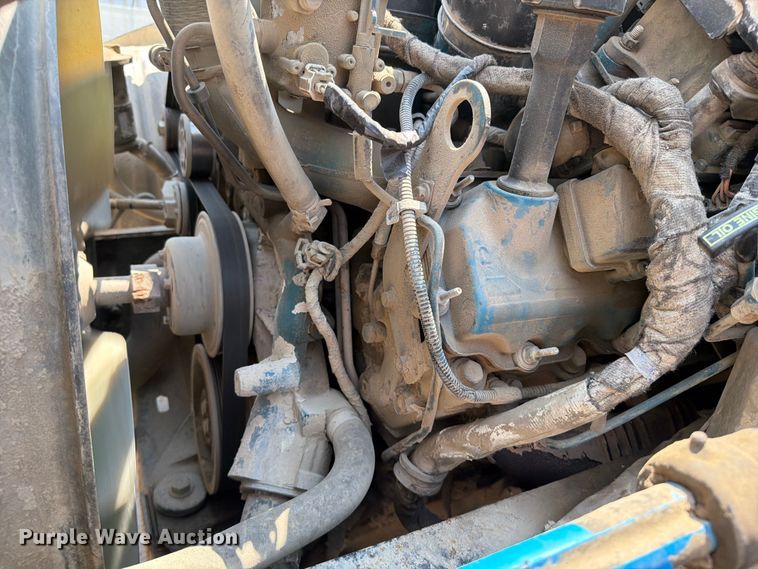 image for item FI0343 2005 International 4200 water truck