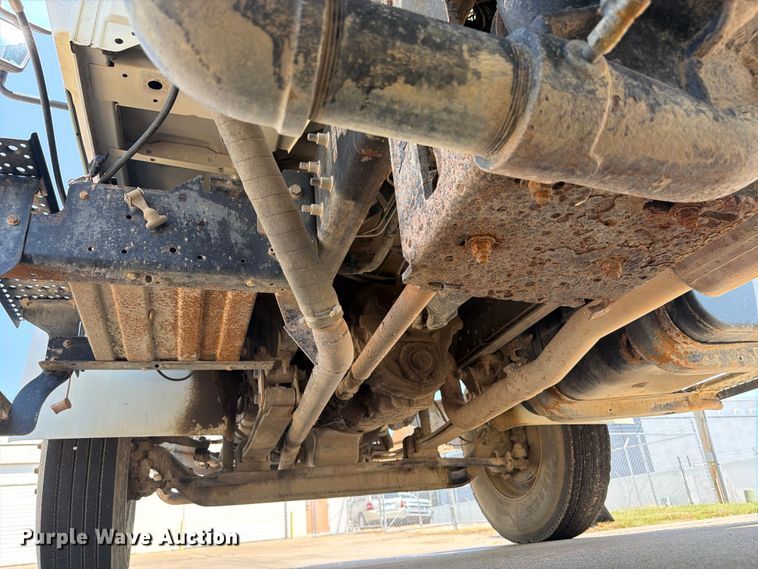 image for item FI0343 2005 International 4200 water truck