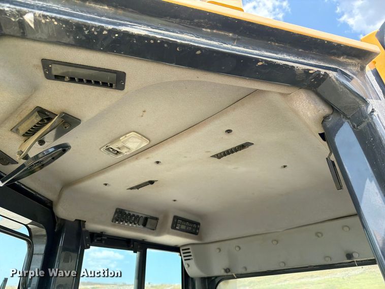 image for item FI0345 2018 Komatsu D61PX-24 dozer
