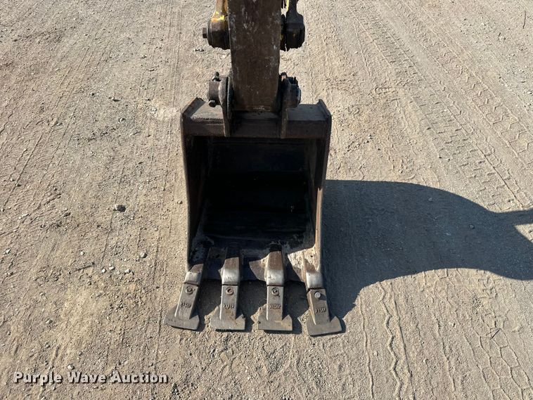image for item FI0346 Komatsu PC35MR-2 mini excavator