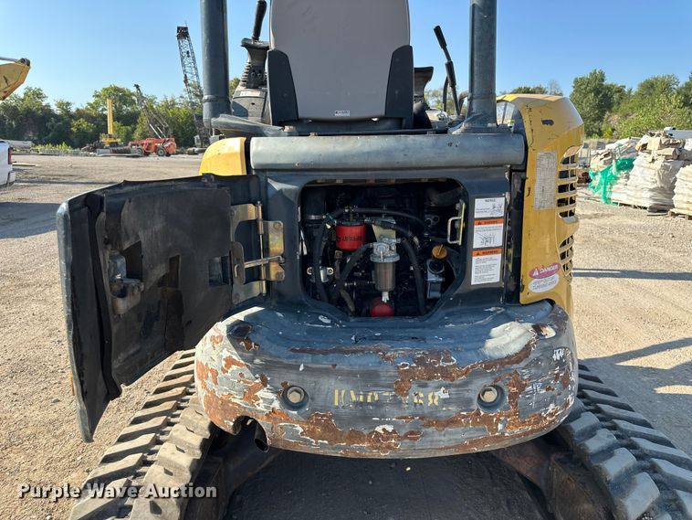 image for item FI0346 Komatsu PC35MR-2 mini excavator