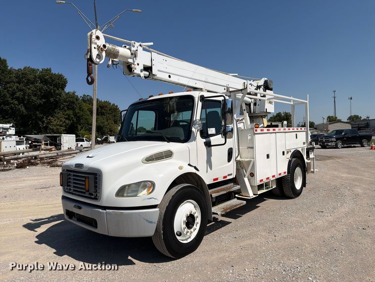 2006 Freightliner Business Class M2 bucket truck