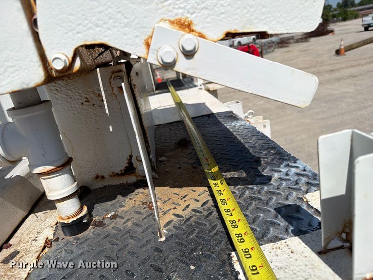 image for item FI0349 2006 Freightliner Business Class M2 bucket truck
