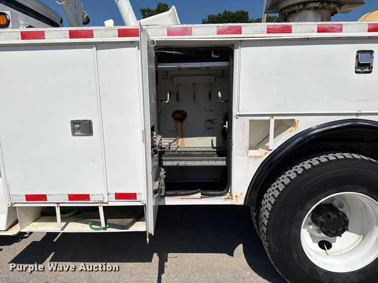image for item FI0349 2006 Freightliner Business Class M2 bucket truck