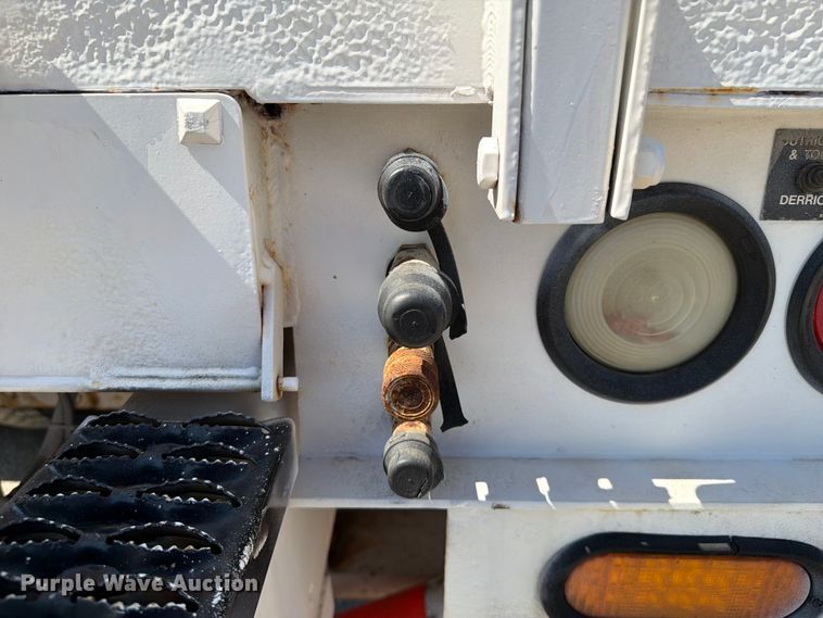 image for item FI0349 2006 Freightliner Business Class M2 bucket truck