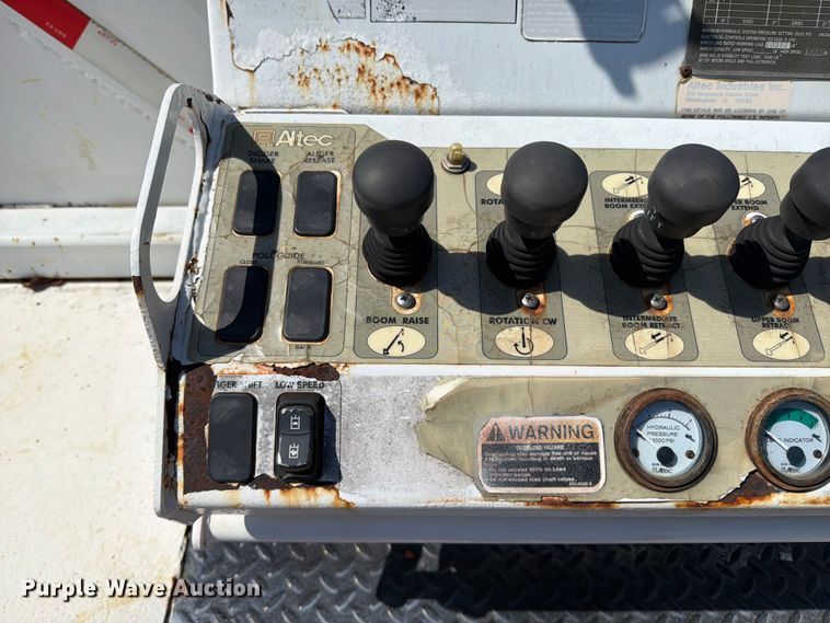 image for item FI0349 2006 Freightliner Business Class M2 bucket truck