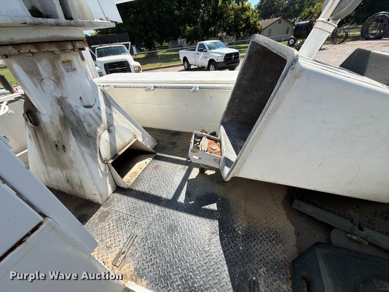 image for item FI0349 2006 Freightliner Business Class M2 bucket truck