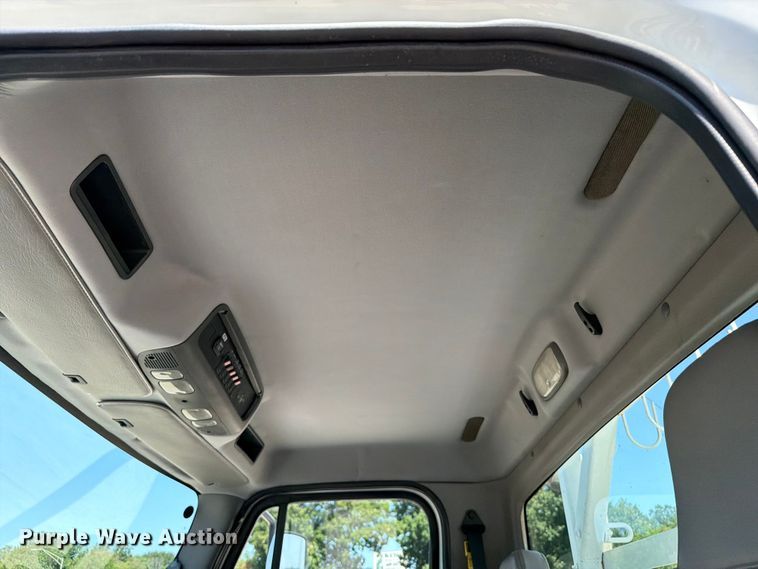 image for item FI0349 2006 Freightliner Business Class M2 bucket truck