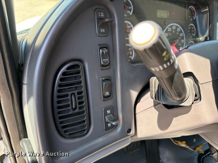 image for item FI0349 2006 Freightliner Business Class M2 bucket truck