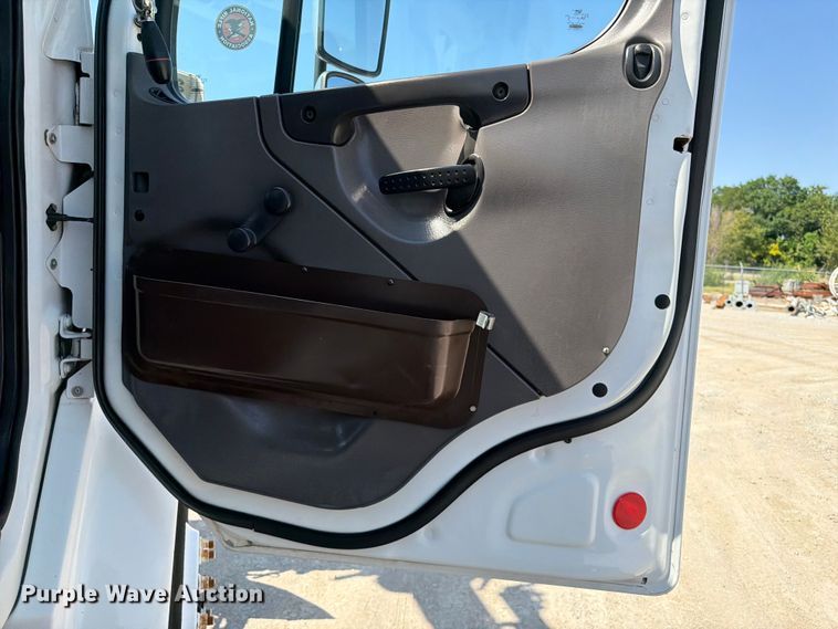 image for item FI0349 2006 Freightliner Business Class M2 bucket truck