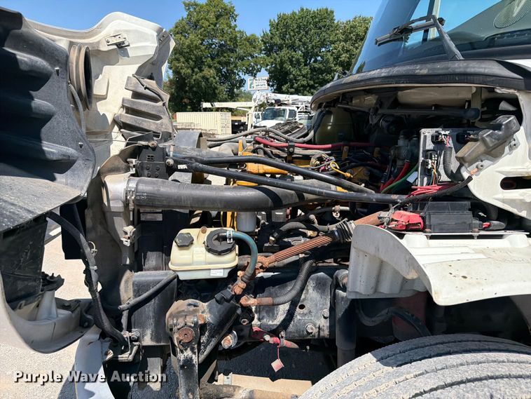 image for item FI0349 2006 Freightliner Business Class M2 bucket truck