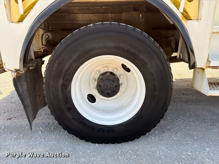 image for item FI0349 2006 Freightliner Business Class M2 bucket truck