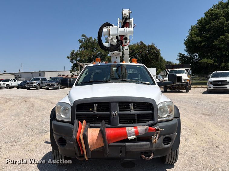 image for item FI0352 2008 Dodge 5500 bucket truck