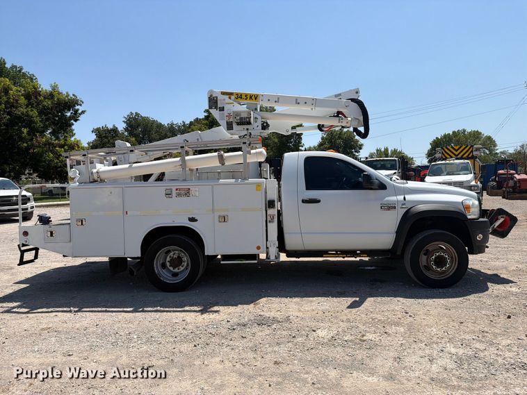image for item FI0352 2008 Dodge 5500 bucket truck