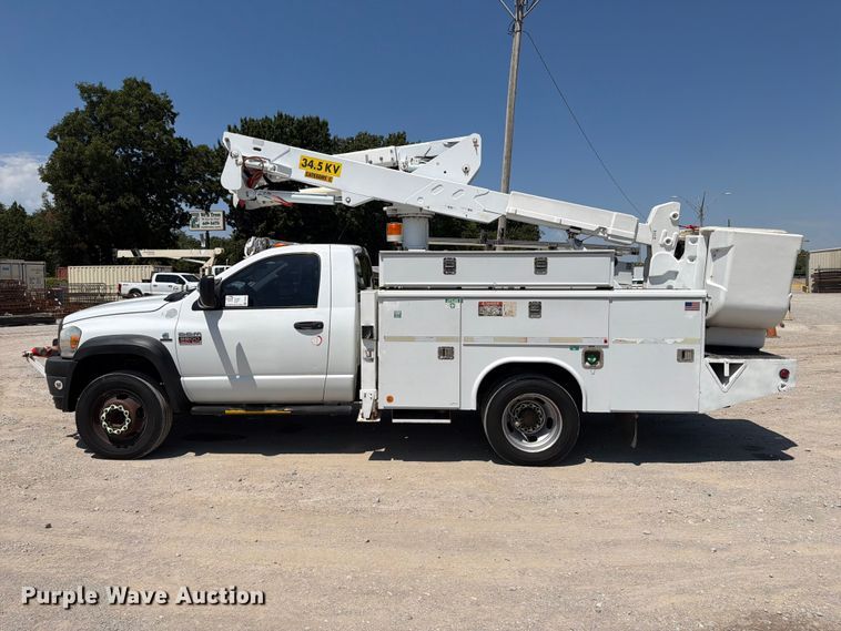 image for item FI0352 2008 Dodge 5500 bucket truck