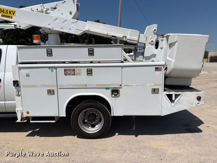 image for item FI0352 2008 Dodge 5500 bucket truck