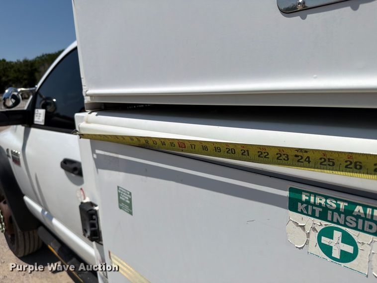 image for item FI0352 2008 Dodge 5500 bucket truck