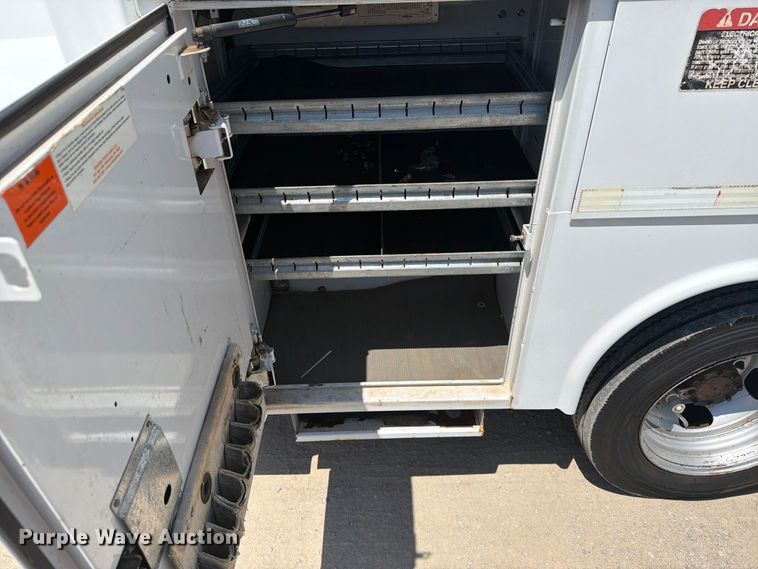 image for item FI0352 2008 Dodge 5500 bucket truck