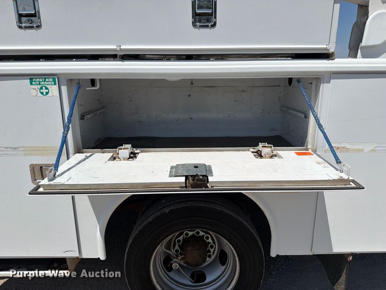 image for item FI0352 2008 Dodge 5500 bucket truck