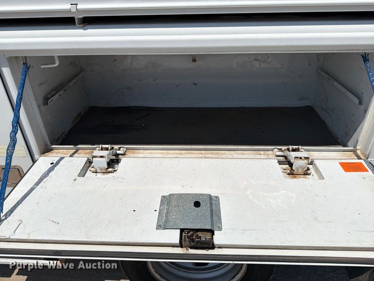 image for item FI0352 2008 Dodge 5500 bucket truck