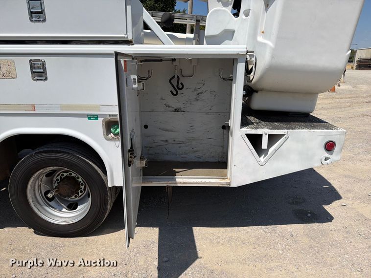 image for item FI0352 2008 Dodge 5500 bucket truck