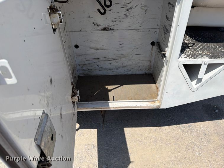 image for item FI0352 2008 Dodge 5500 bucket truck