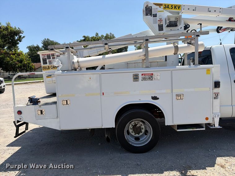 image for item FI0352 2008 Dodge 5500 bucket truck