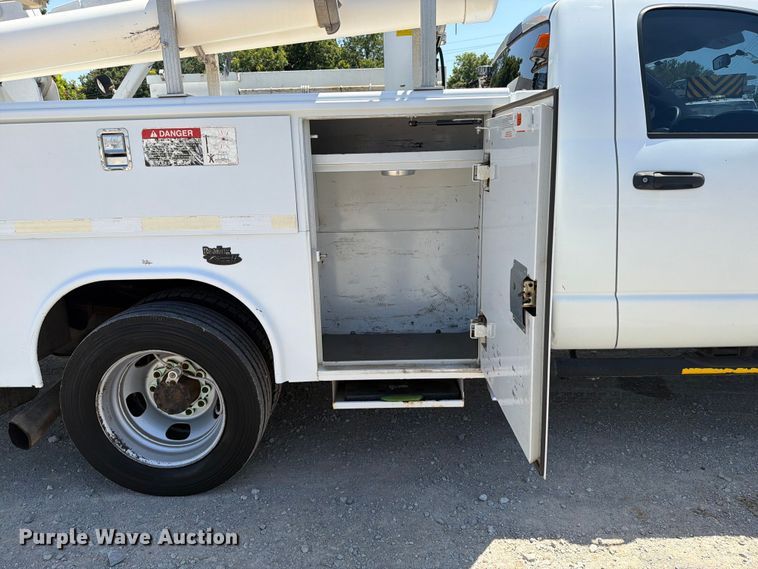 image for item FI0352 2008 Dodge 5500 bucket truck