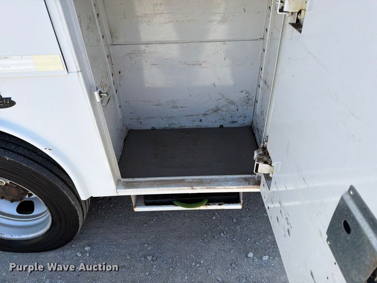 image for item FI0352 2008 Dodge 5500 bucket truck
