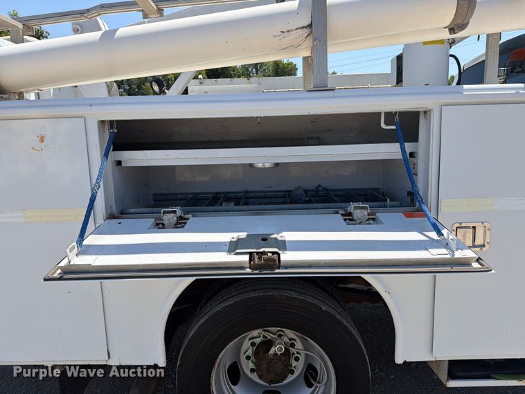 image for item FI0352 2008 Dodge 5500 bucket truck