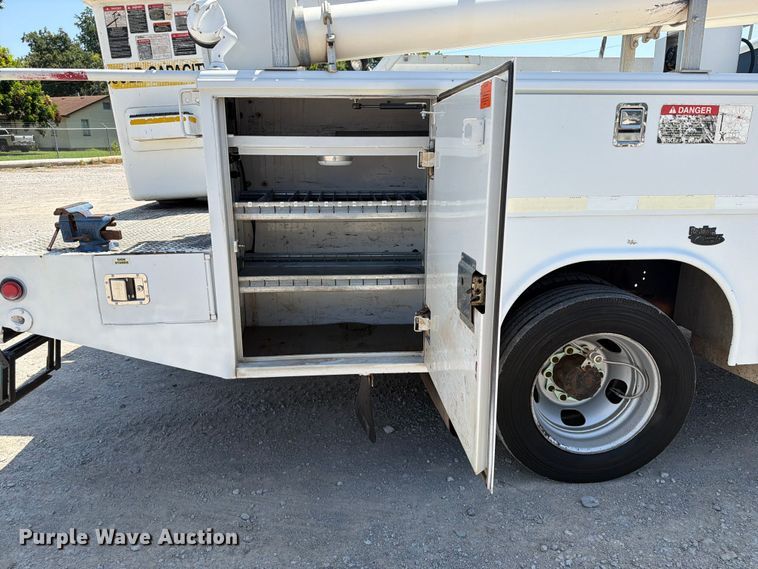 image for item FI0352 2008 Dodge 5500 bucket truck