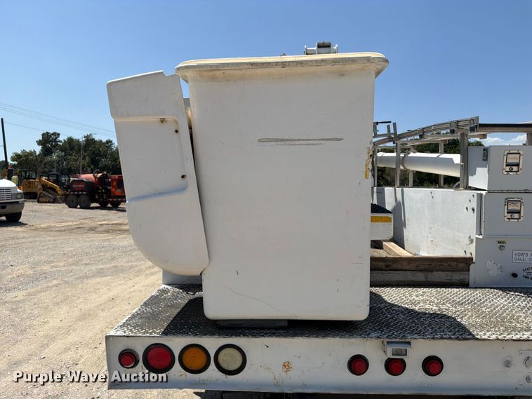 image for item FI0352 2008 Dodge 5500 bucket truck