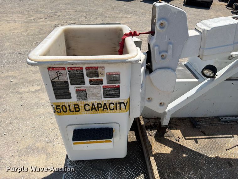 image for item FI0352 2008 Dodge 5500 bucket truck