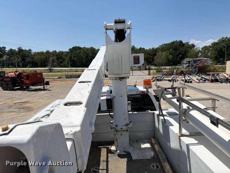 image for item FI0352 2008 Dodge 5500 bucket truck