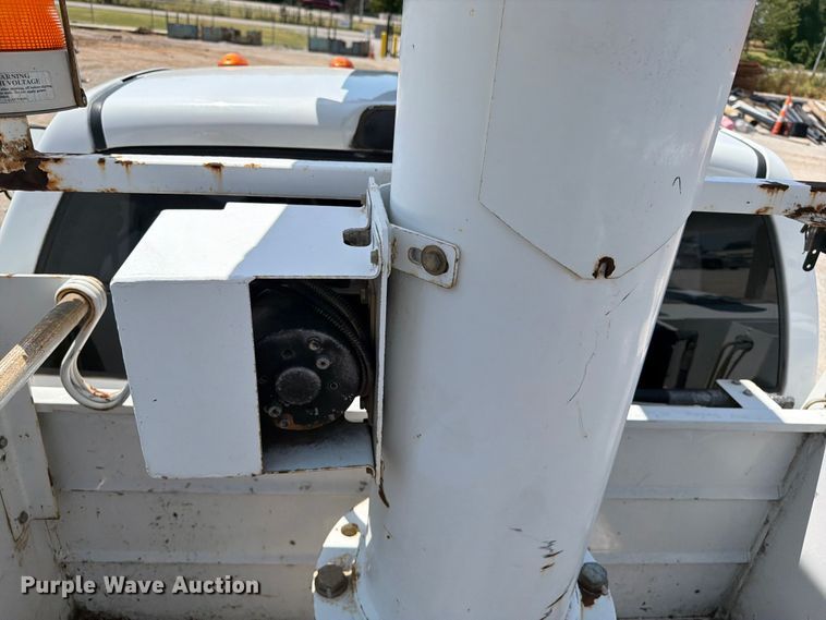 image for item FI0352 2008 Dodge 5500 bucket truck
