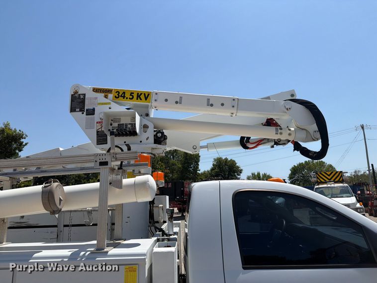 image for item FI0352 2008 Dodge 5500 bucket truck