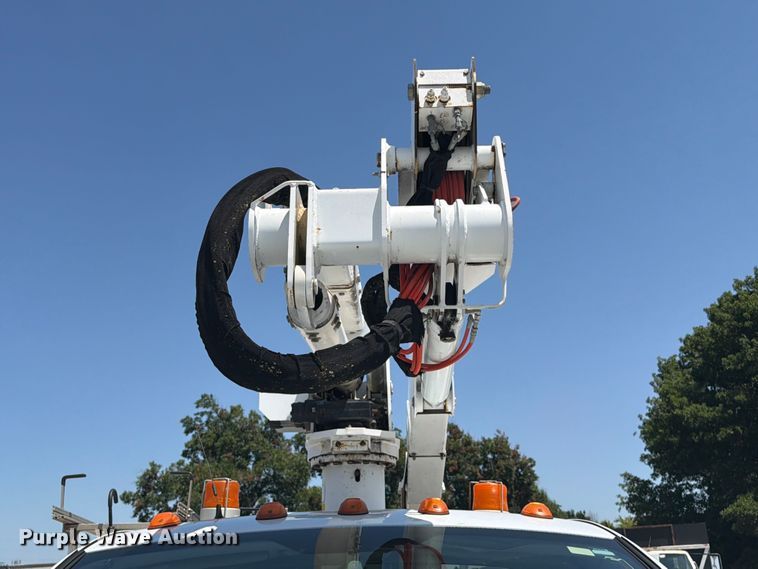 image for item FI0352 2008 Dodge 5500 bucket truck